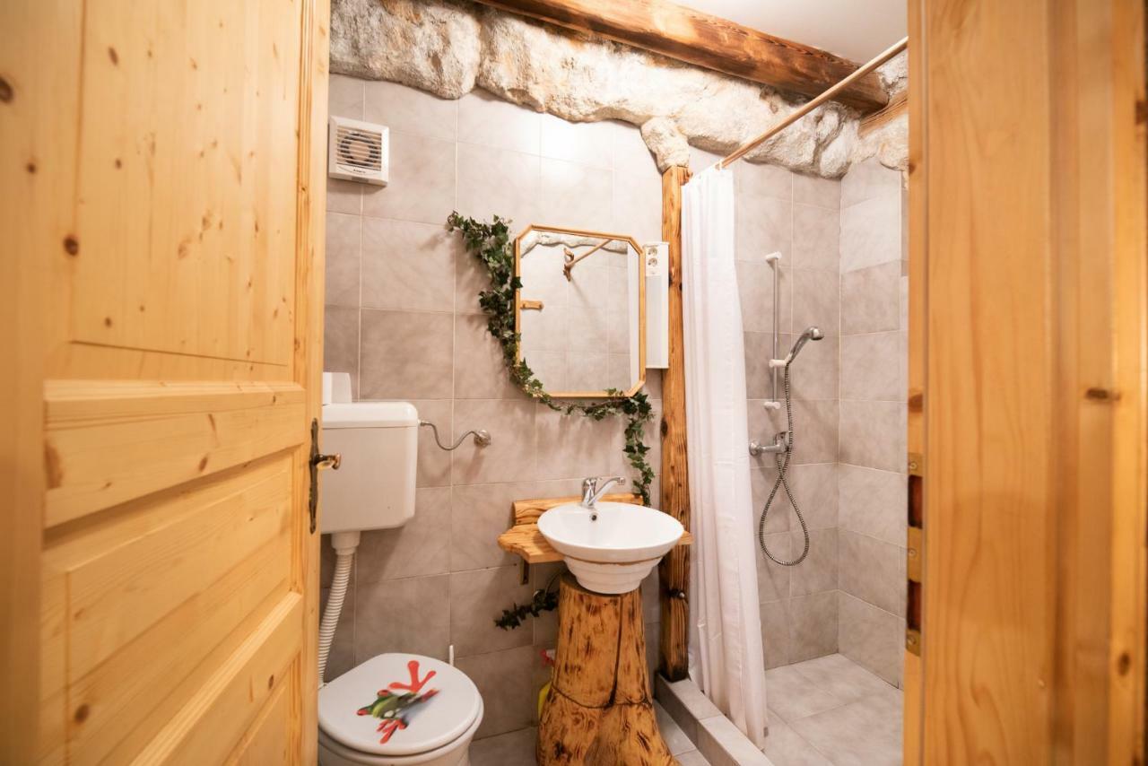 Klub Zlata Ribica Hotell Jesenice Exteriör bild